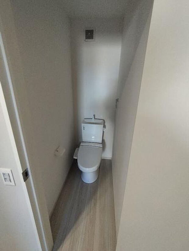（2号棟） 各階にあるトイレはもちろんウォシュレット機能付き。
