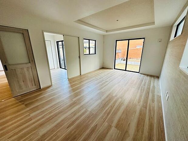 空間に好印象をプラスな折り上げ天井を採用。広さ17帖。