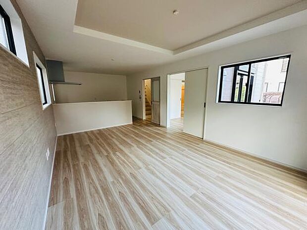 LDK隣接の洋室は、お子様が小さい時などワンフロア生活が出来て大変便利。