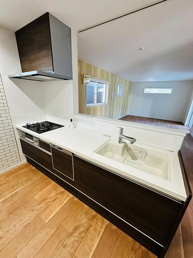 食洗機付きで家事楽な頼れるキッチン設備付きキッチン。