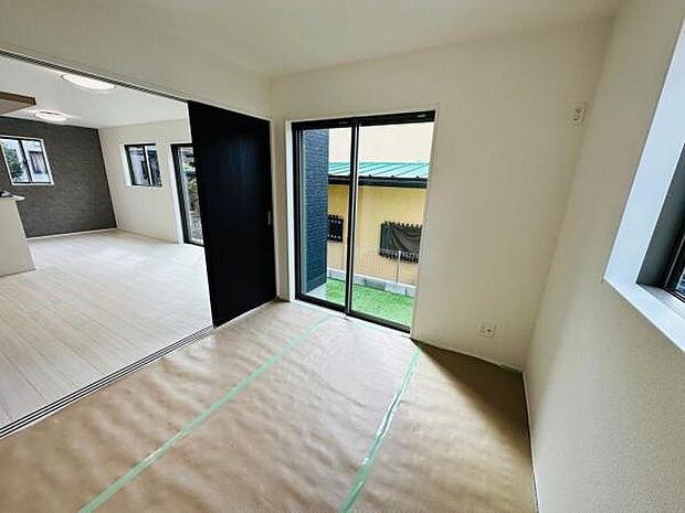 12期1号棟 リビング横の和室スペース。少し横になりたい時など、あると嬉しい間取りです。