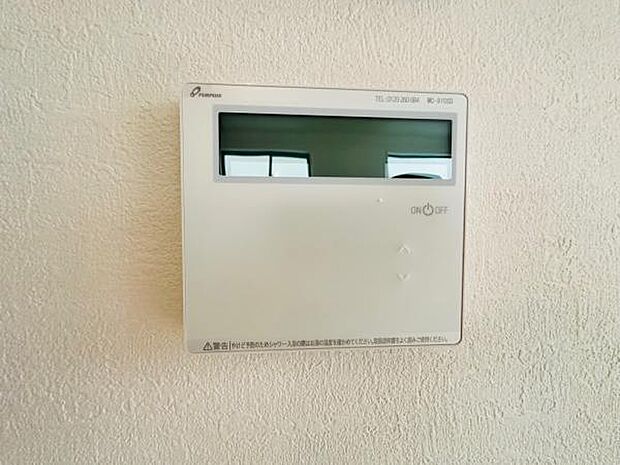 リビングには足元から優しくお部屋全体を温めてくれる床暖房搭載です。