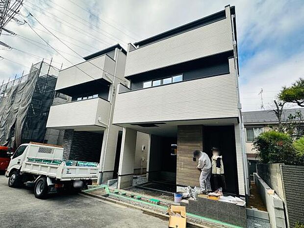 12/19撮影 12月下旬には外構工事を行っていました。完成もうまもなくです。