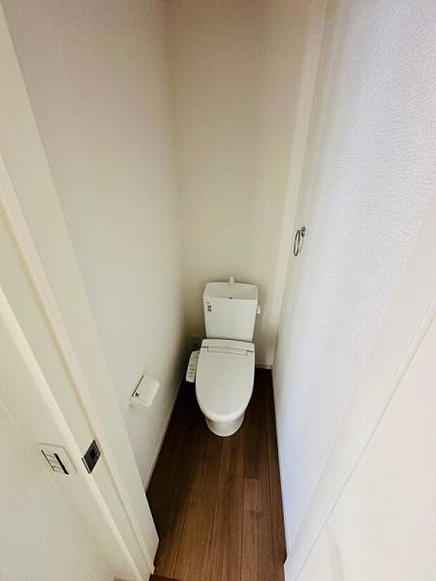 各階にあるトイレはもちろんウォシュレット機能付き。