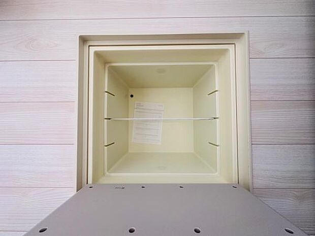 キッチンには床下収納もあり、備蓄品のストックに便利です。