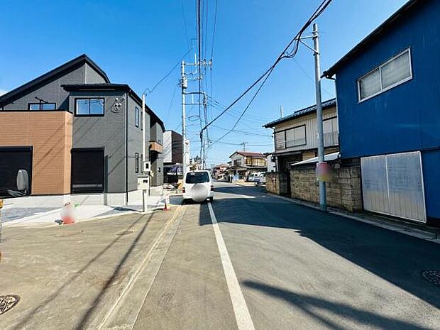 新設道路から出た前面道路は6.5m。ゆとりがあり見通しも良い道路です。