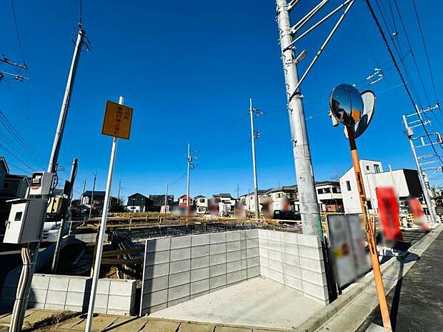 分譲地専用のごみ置き場。高さのあるブロックできちんと仕切られております。