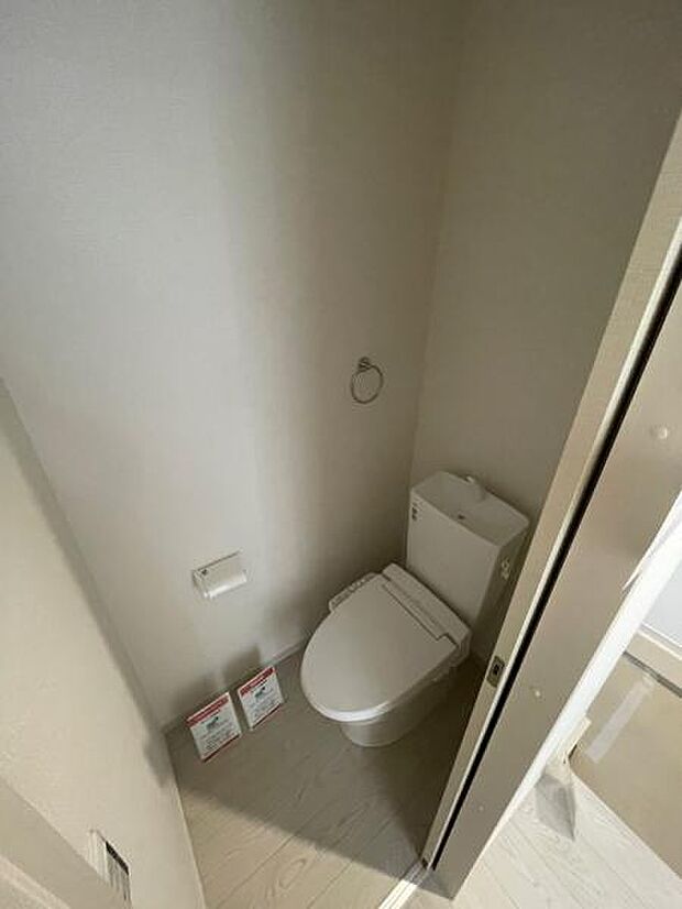 各階にあるトイレはもちろんウォシュレット機能付き。