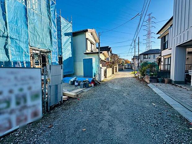前面道路は4.0ｍ。居住者しか使用しない道路で安心です。