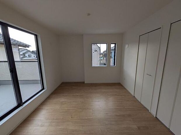 2階の最も広さあるお部屋は6.7帖。インテリアも配置しやすい正方形のカタチに注目。