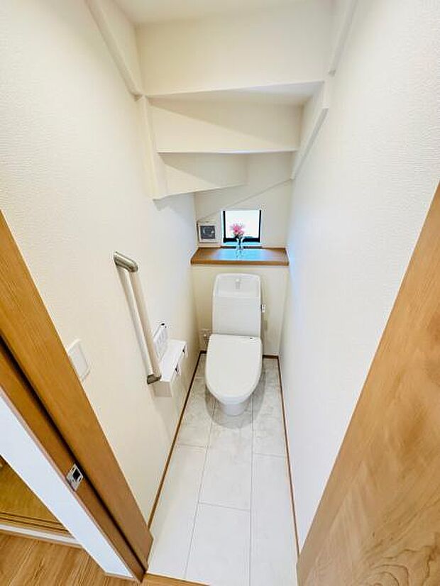 長く住むからこそ立ち座りの補助の手すりがありがたいですね。