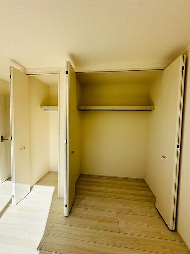 各居室大きさは異なりますが、クローゼットが完備されております。