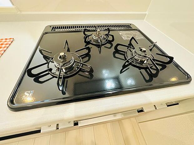 同時の調理もはかどる3口タイプのガスコンロです。