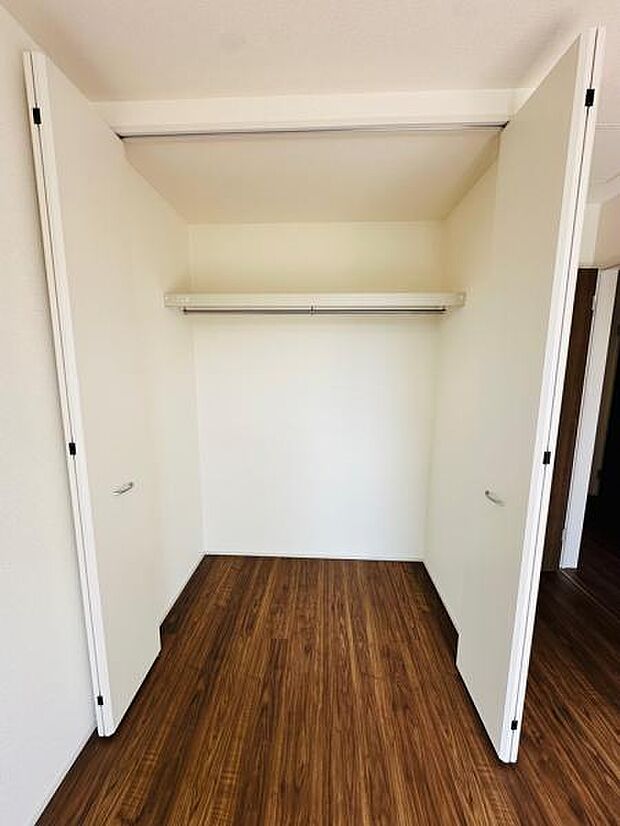 クローゼット収納も豊富で、空間を有効的に使うことができます。