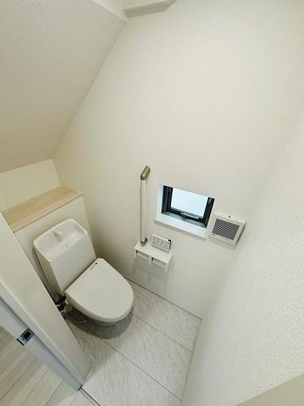 長く住むからこそ立ち座りの補助の手すりがありがたいですね。