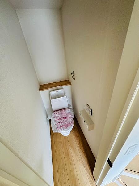 シンプルで掃除のしやすいトイレです。
