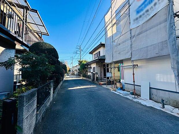 広すぎず狭すぎない前面道路は車庫入れもしやすい4ｍ。新築住宅も周りに増えてきているエリアです。