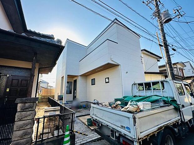 2/23撮影 足場が外れ、外観のお披露目となりました。残すは外構と内装のみです。