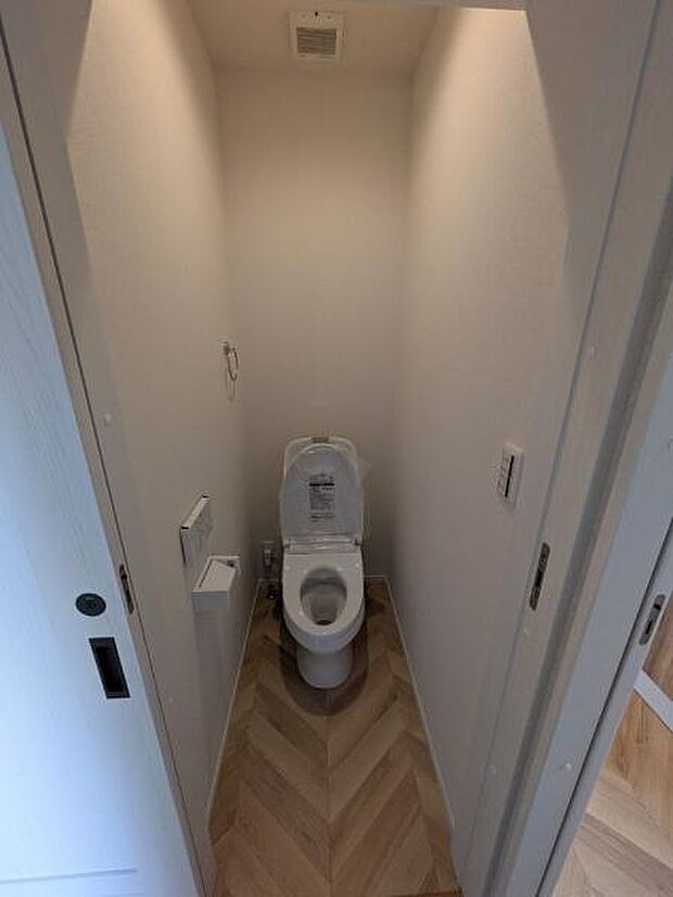 各階にあるトイレはもちろんウォシュレット機能付き。