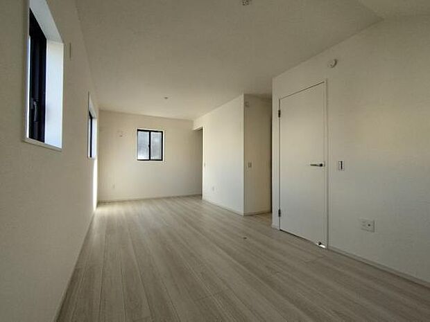 将来的に壁を設置して間仕切り可能な洋室。家族で広々使える大空間です。