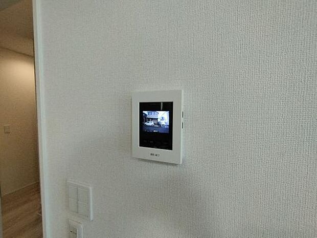 通話や録画も簡単なTVモニター付きインターフォンがあるので安心です。