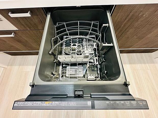 毎日の洗い物の負担を助けるビルトイン食洗器です。