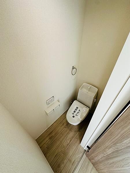 各階にあるトイレはもちろんウォシュレット機能付き。