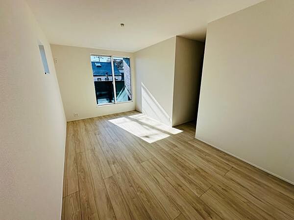 夫婦の寝室としても十分な広さのある、9.25帖の洋室です。