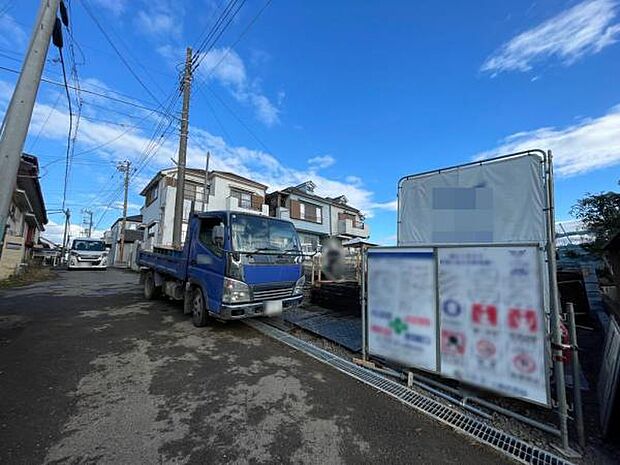 南面がひな壇になっており陽当たり良好。周辺は閑静な住宅街です。(12/22撮影)
