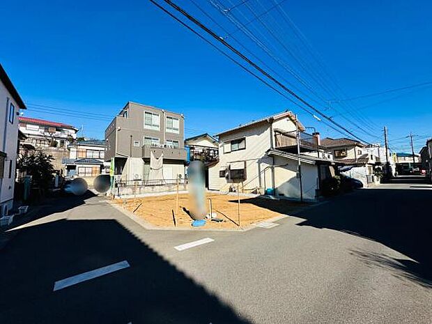 角地の為解放感もあり、日当たり良好です。閑静な住宅街に立地しています。