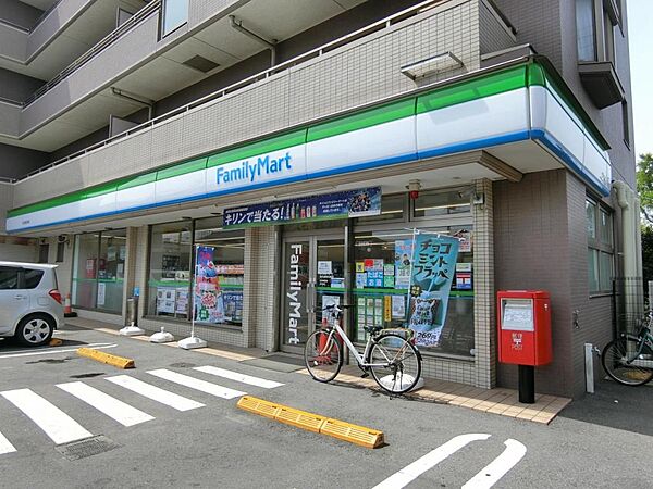 ファミリーマート 田丸屋習志野店　徒歩5分 約11台分の駐車スペースを確保した郵便ポストも設置されたコンビニ。