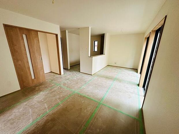 A号棟 完成前ですが中を見ることが可能になりました。リビングの様子です。