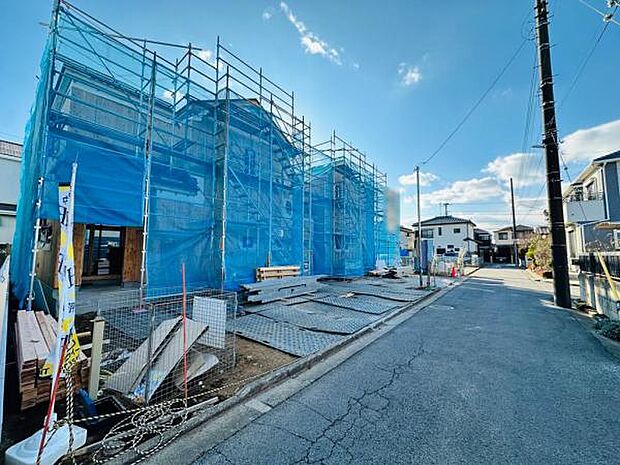 見通しのいい前面道路。周辺は閑静な住宅街です。