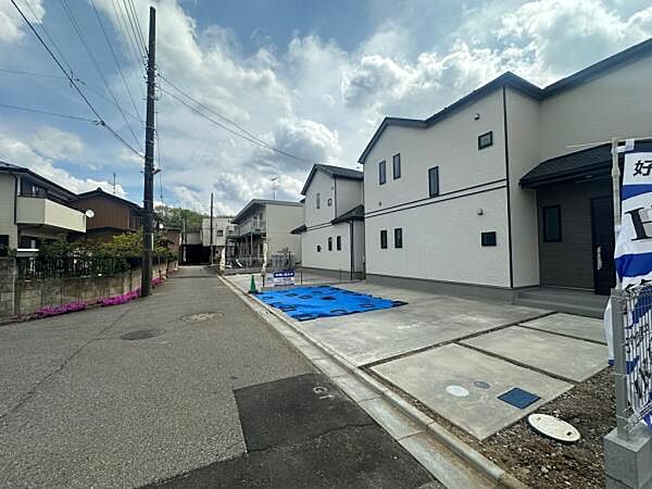隣地駐車場のため陽当たりのよさを感じられます。ぜひ現地でご覧ください。