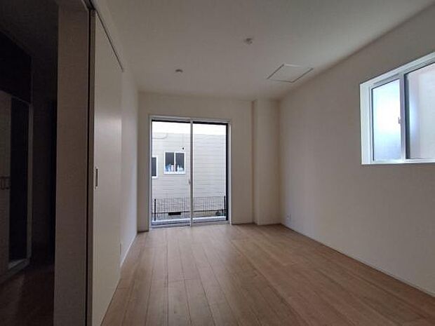 夫婦の寝室としても十分な広さのある、7.125帖の洋室です。