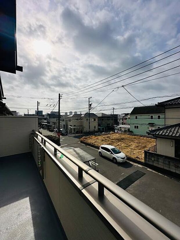 B号棟 南道路のため開放的な視界と満足な陽当り。