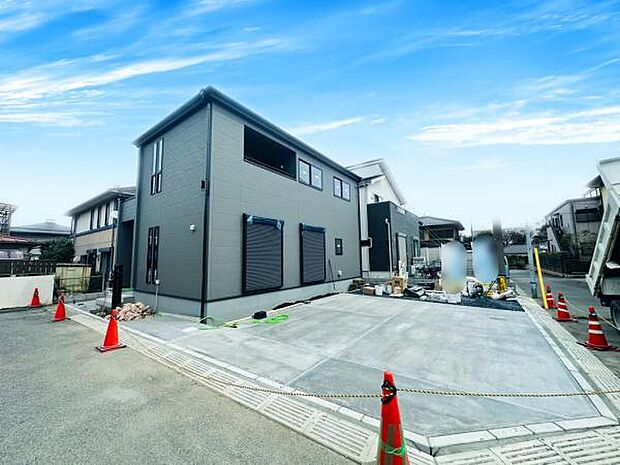 道路の接面が多く、開放的な立地が魅力です。