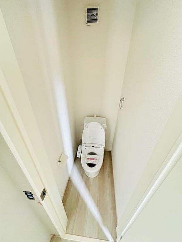 各階にあるトイレはもちろんウォシュレット機能付き。
