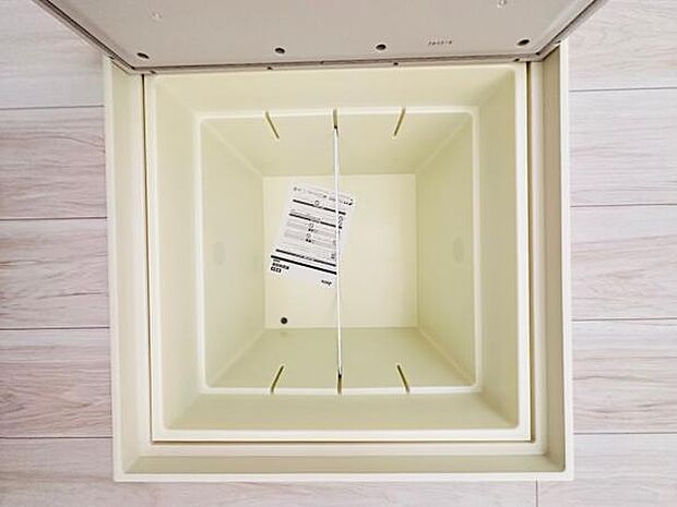 キッチンには床下収納もあり、備蓄品のストックに便利です。
