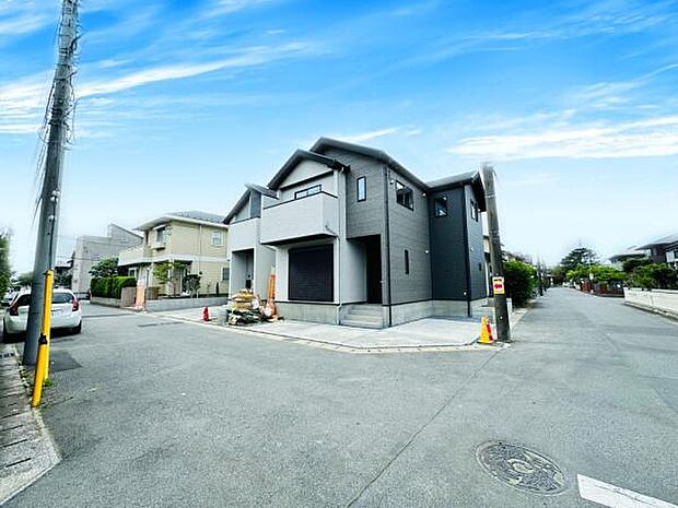 前面道路は6.0ｍ。開放的で見通しの良い綺麗な住環境です。
