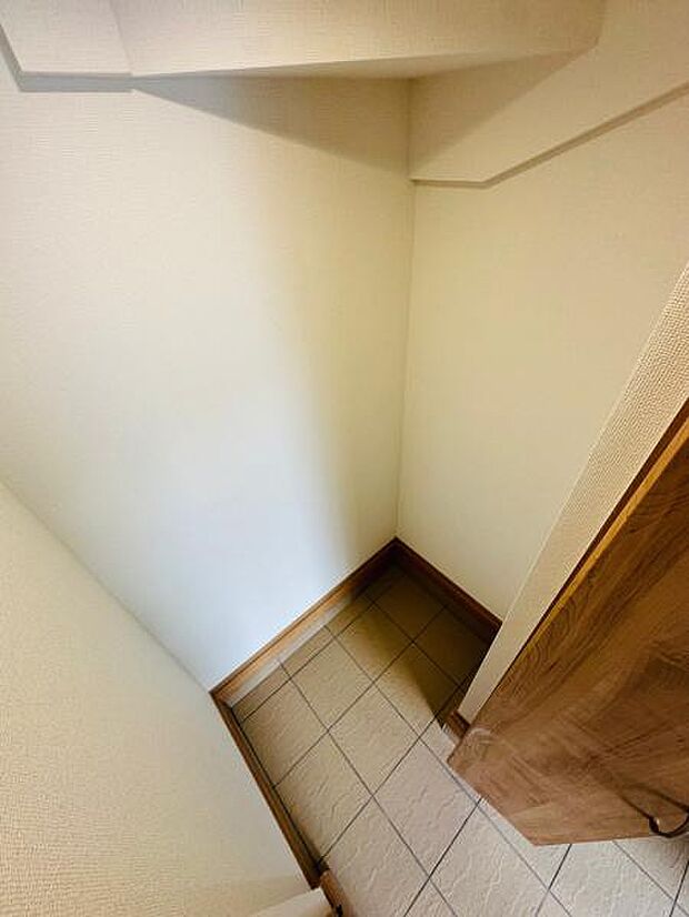 B号棟 ベビーカーやアウトドア用品も収納できるシューズインクローゼットです。