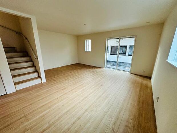 20帖の広々リビングです。ソファやテーブルも難なく置ける、広々とした空間です。