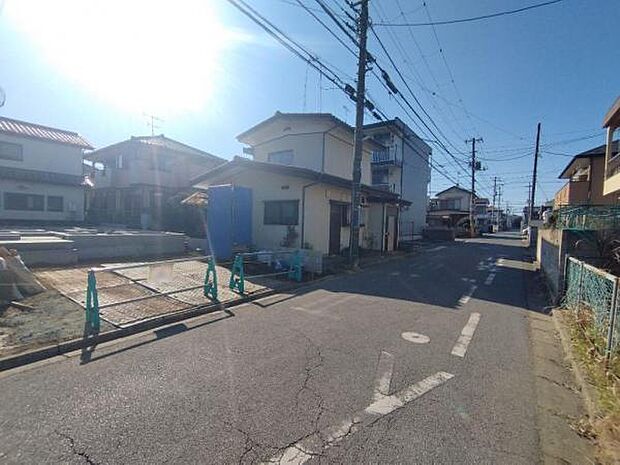 見通しのいい前面道路です。周辺は閑静な住宅街です。（1/18撮影）