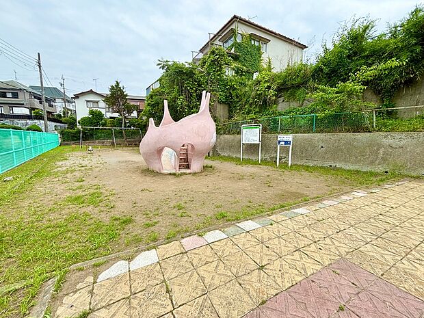 三山チューリップ公園まで徒歩10分