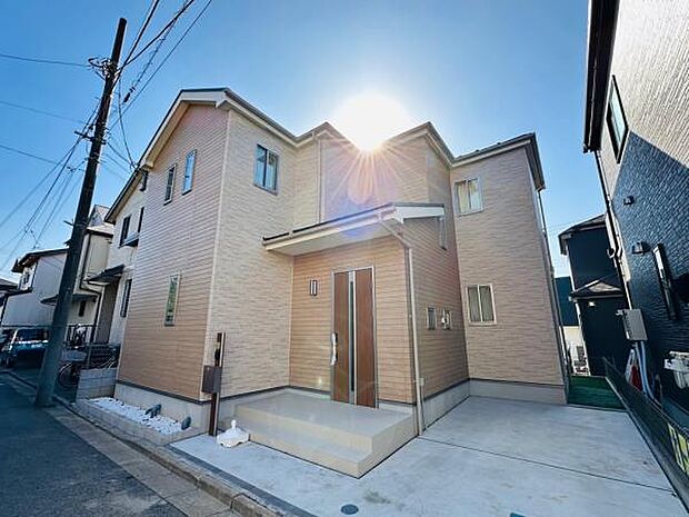 B号棟 広々玄関ポーチが魅力のB号棟。駐車スペースにもゆとりがあります。