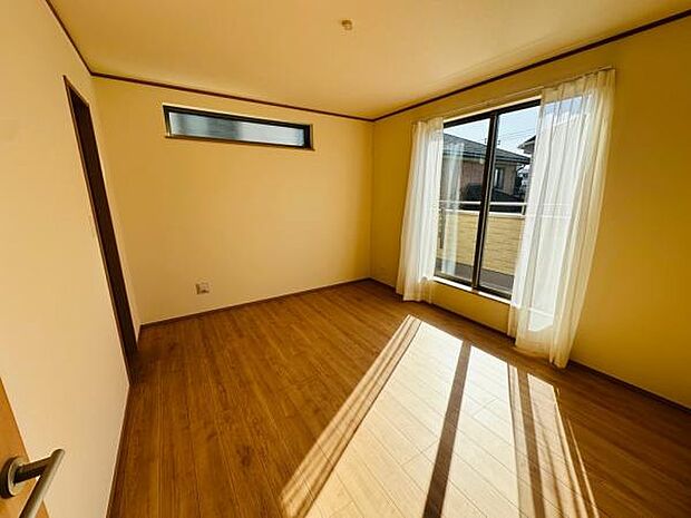 B号棟 夫婦の寝室としても十分な広さのある、7帖の洋室です。