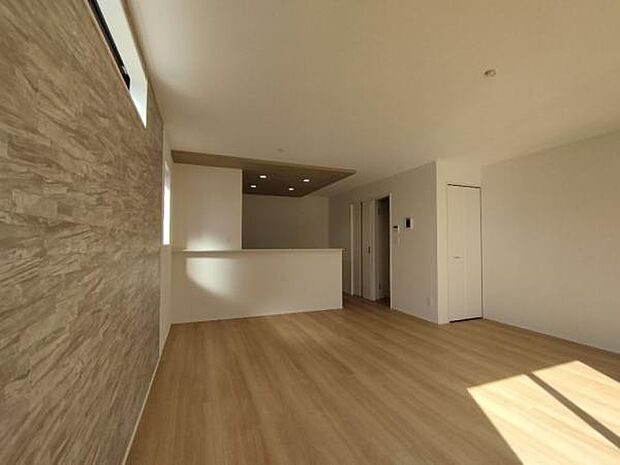 18帖の広々リビングです。ソファやテーブルも難なく置ける、広々とした空間です。