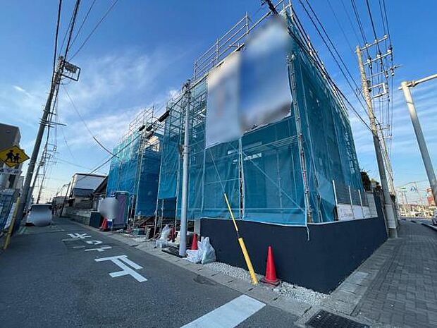 前面道路は4.4ｍと16.0ｍ。角地の為日当たりも良好です。