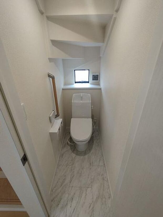 長く住むからこそ立ち座りの補助の手すりがありがたいですね。