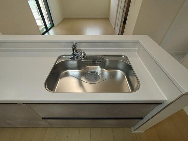 汚れも付きにくく、お手入れも簡単なキッチンシンクです。